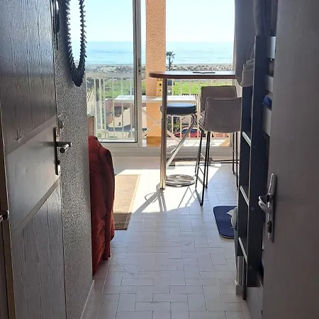 Barcarès village face à la plage studio rénové classé piscine parking 4 couchages Appartamento *